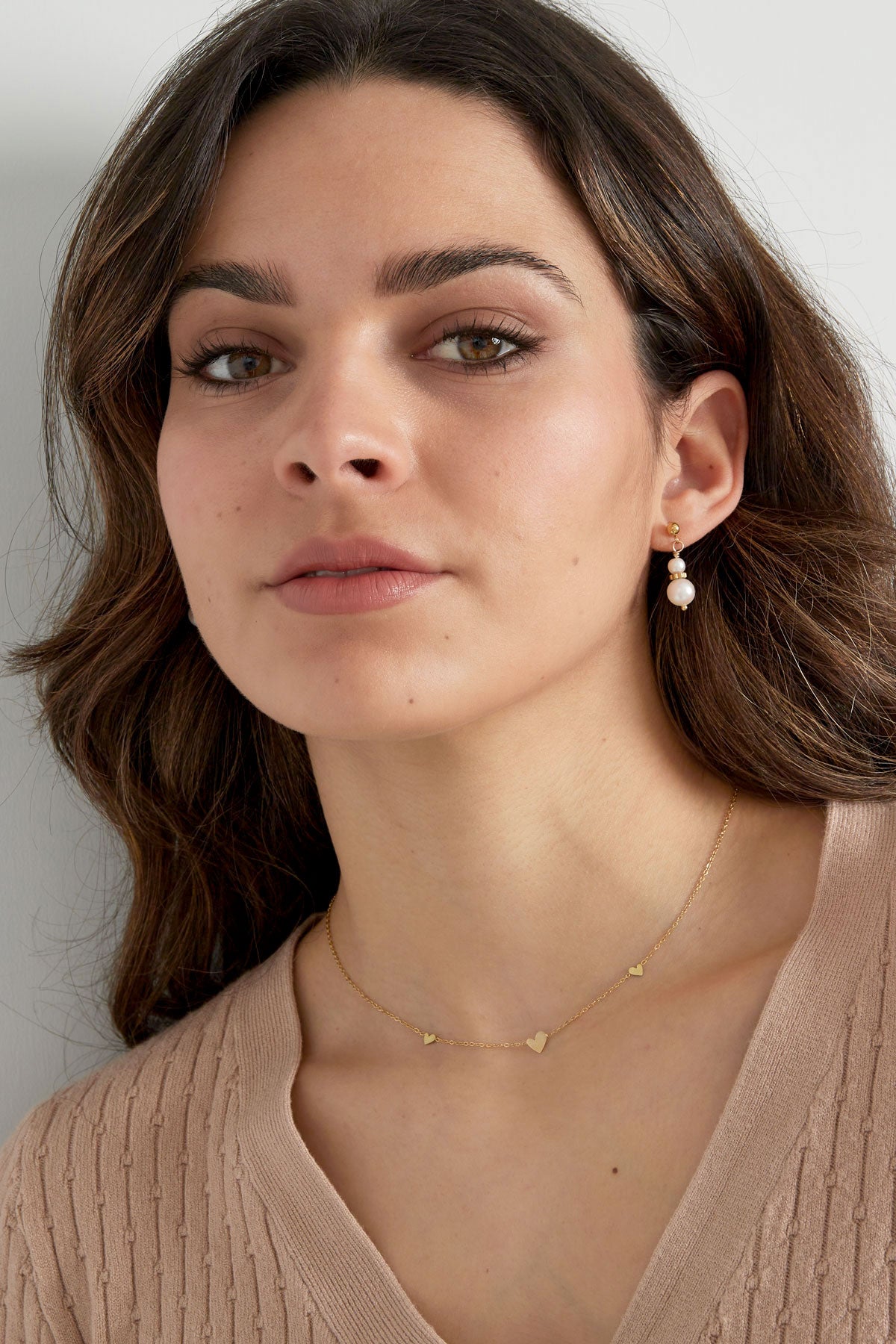 Lia - hanger ketting Goud aan hals