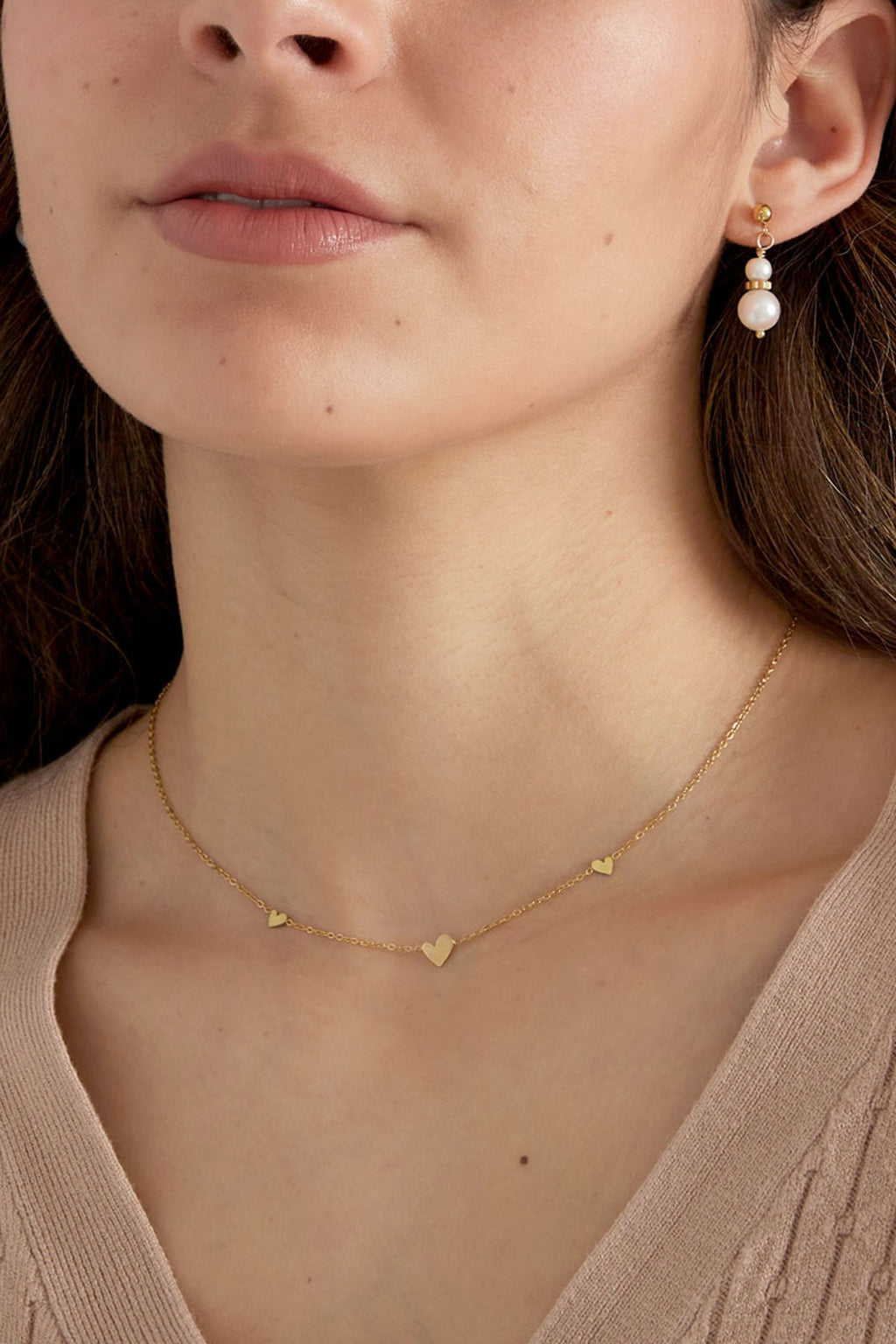 Lia - hanger ketting Goud aan hals