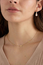 Lia - hanger ketting Goud aan hals