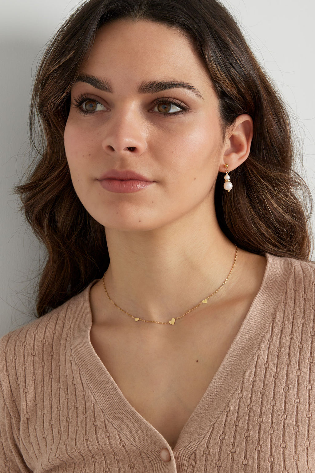 Lia - hanger ketting Goud aan hals