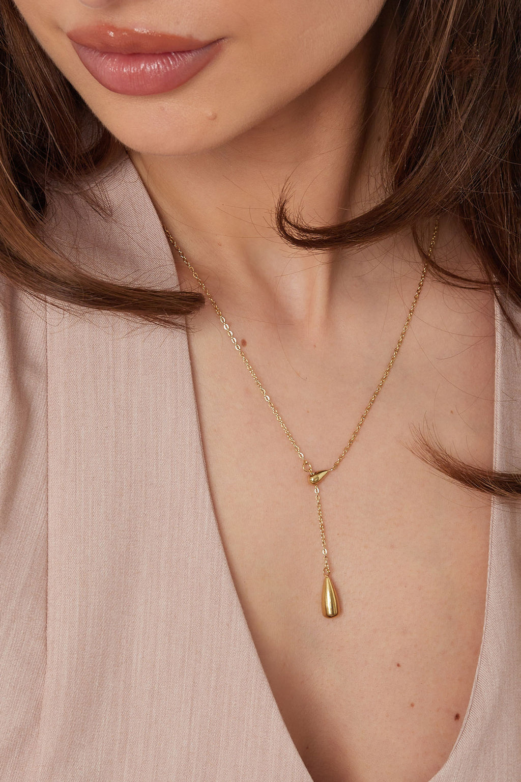 Drop - hanger ketting Goud aan hals