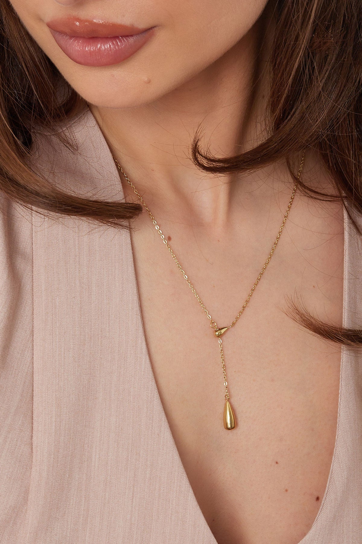 Drop - hanger ketting Goud aan hals