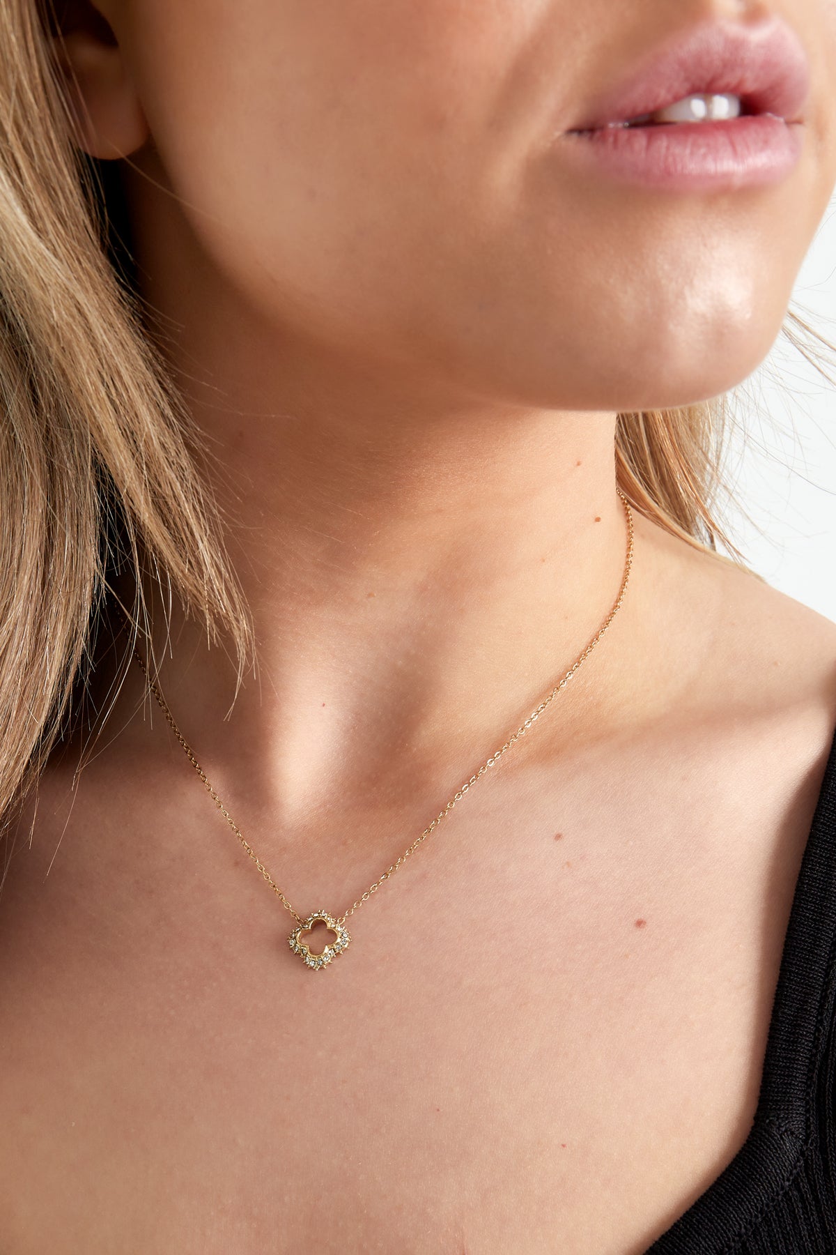 Lucky - hanger ketting Goud aan hals
