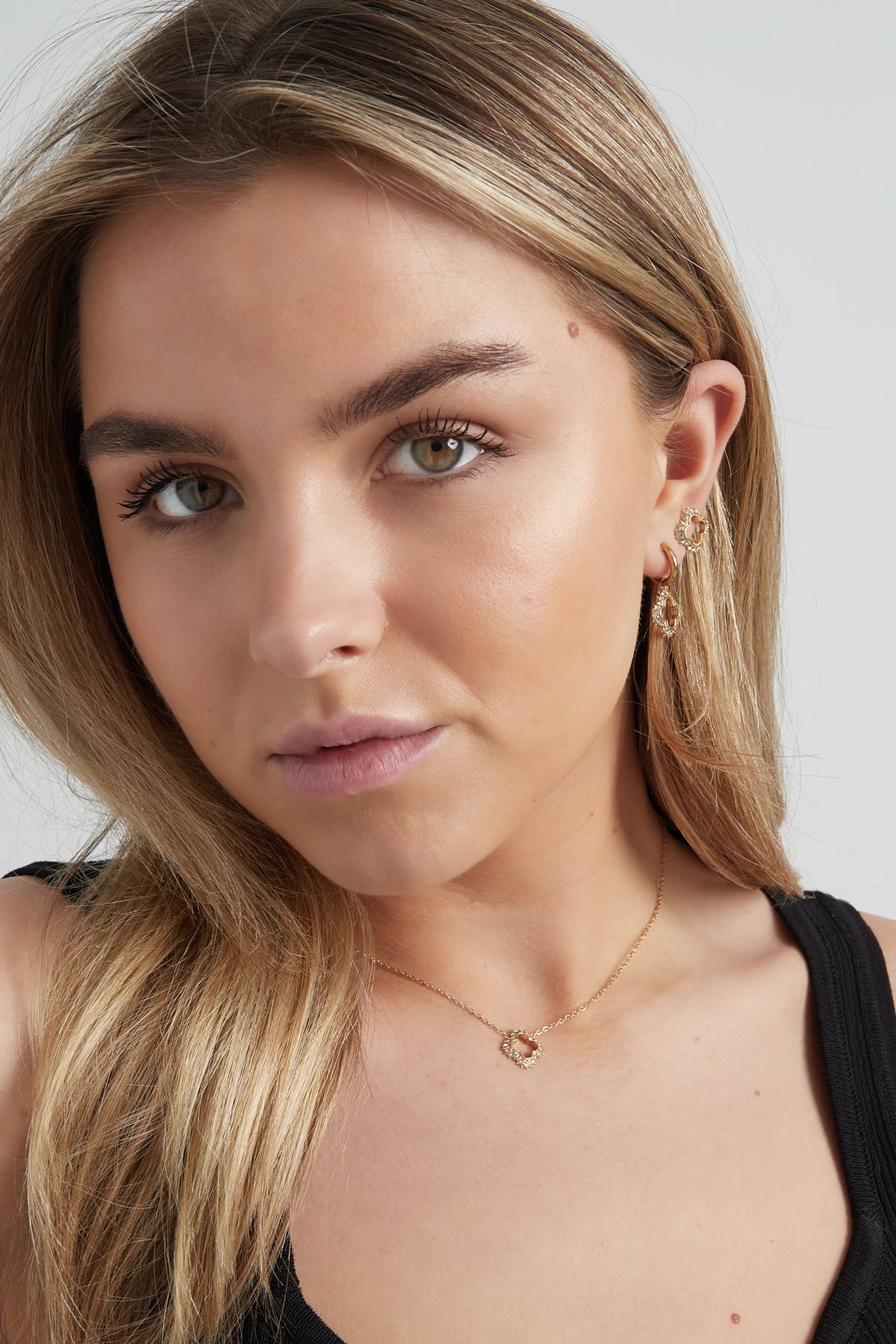 Lucky - hanger ketting Goud aan hals