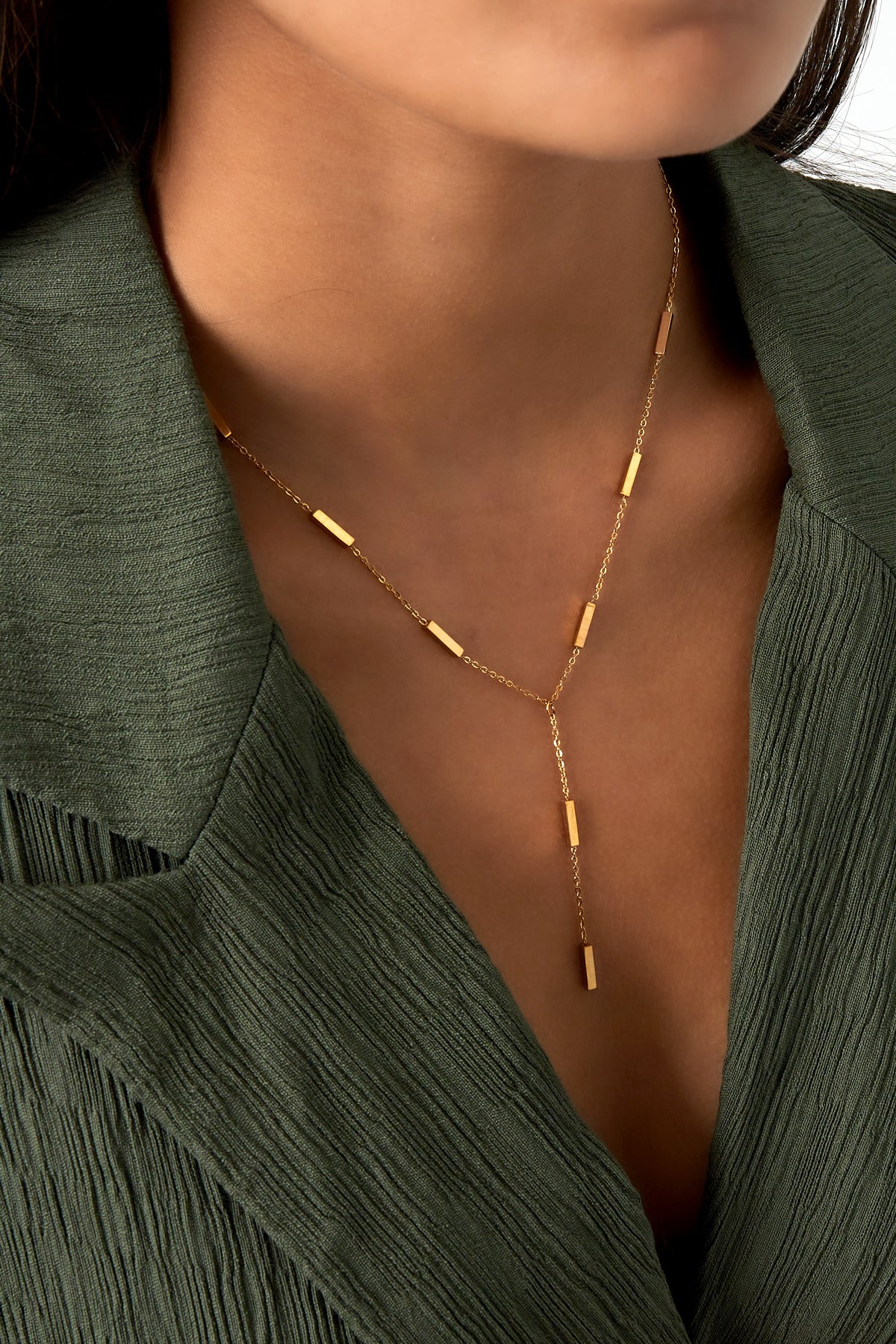 Eve - fijne ketting Goud aan hals