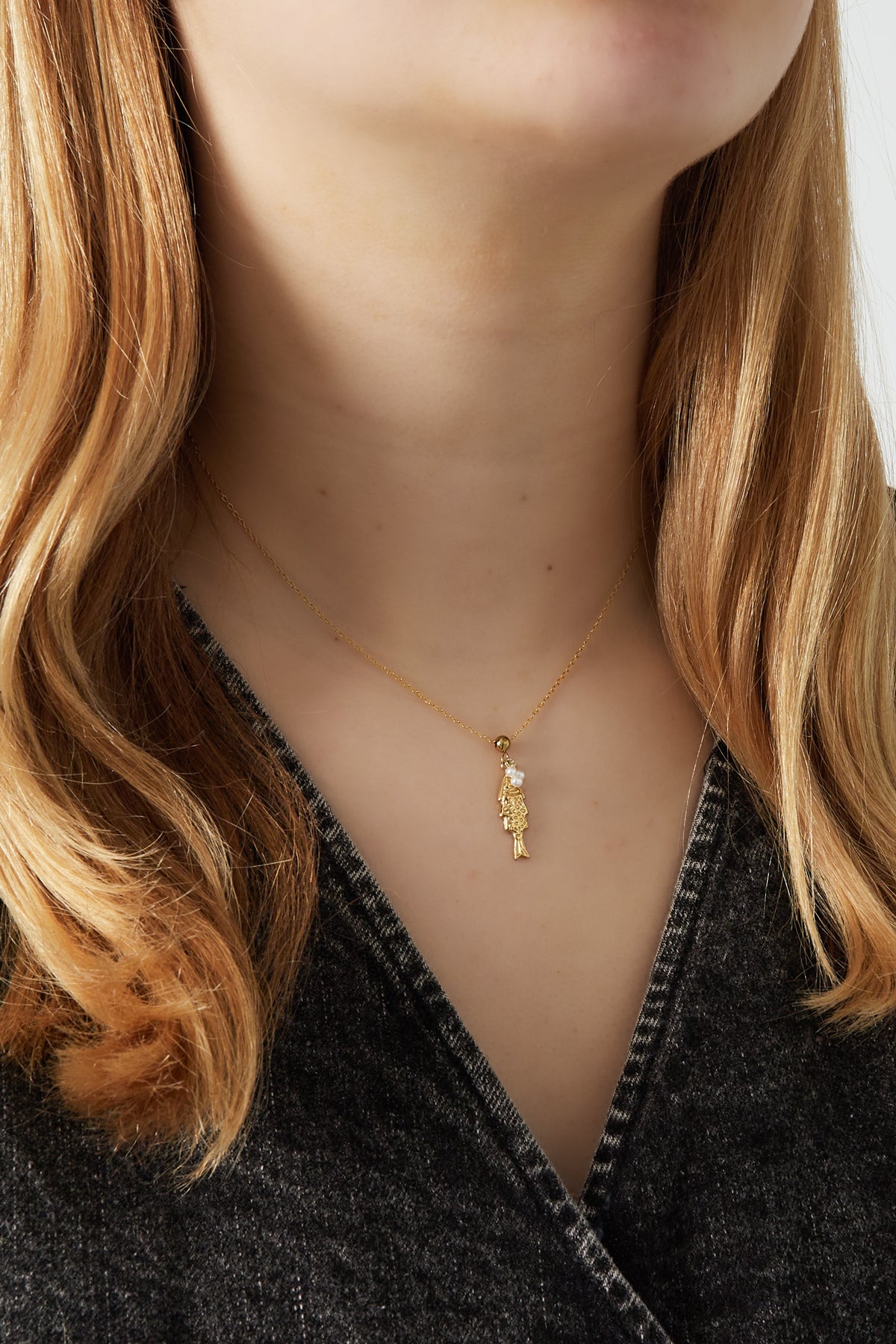 Pesce - hanger ketting Goud aan hals