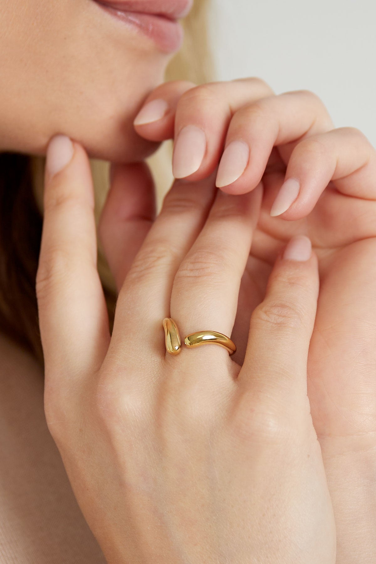 Plain - bandring Goud aan hand