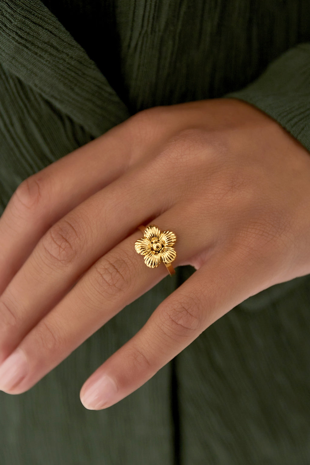 Ayla - statement ring Goud aan hand
