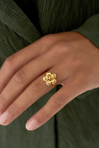 Ayla - statement ring Goud aan hand
