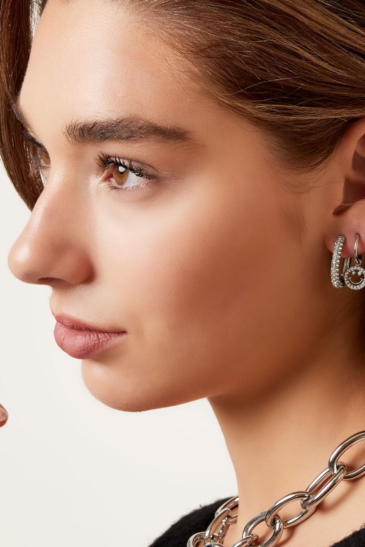 Rosa - hoops Zilver aan oor