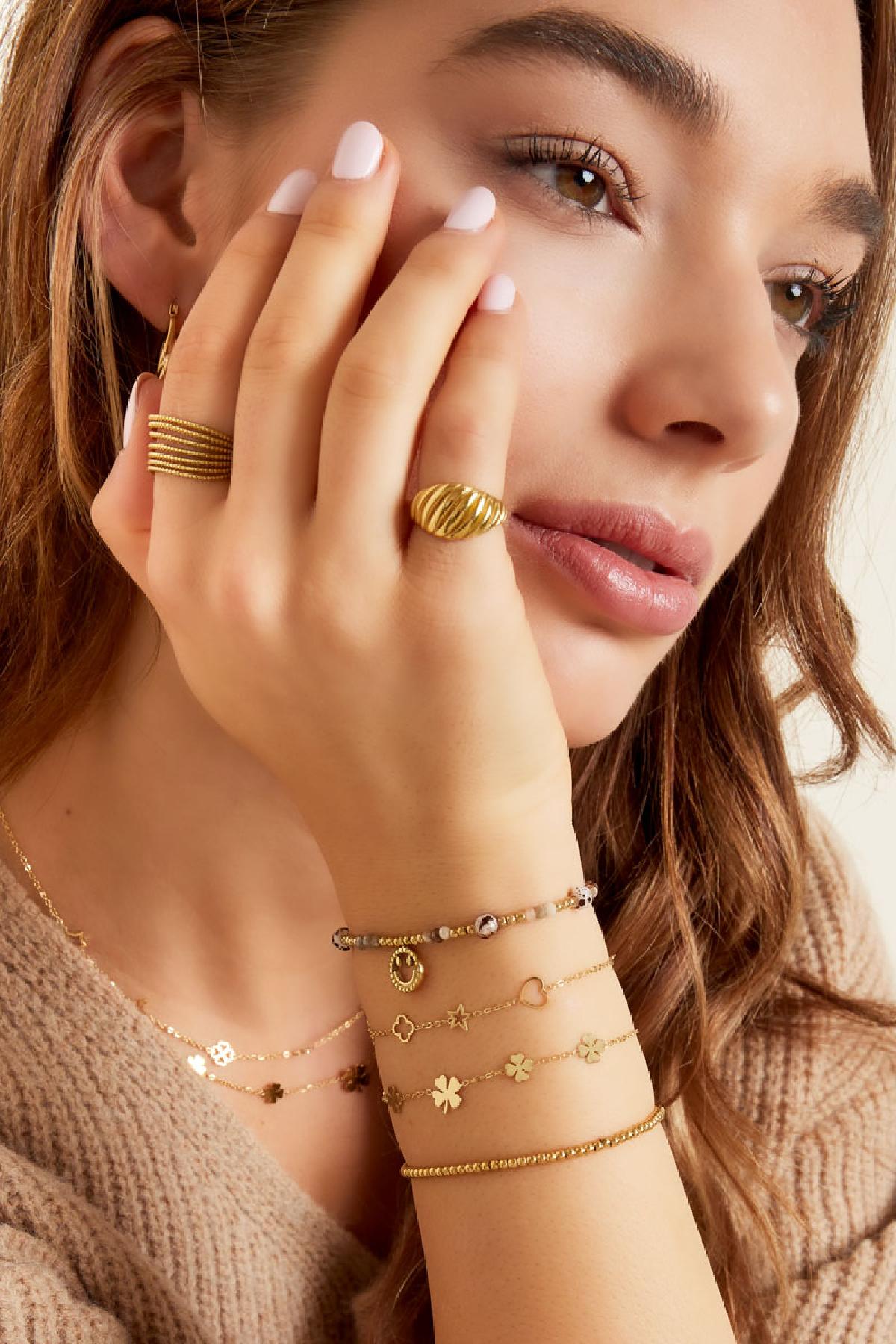Clover - bedelarmband Goud aan pols
