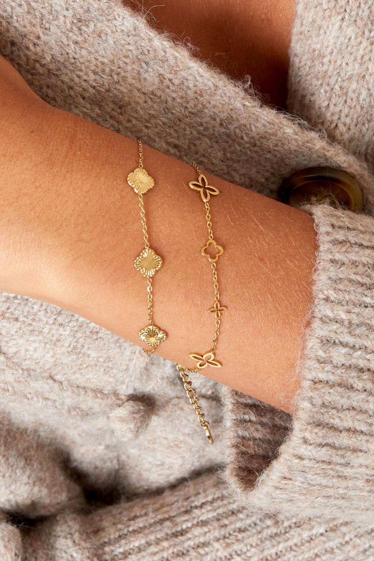 Blessed - klaver armband Goud aan pols
