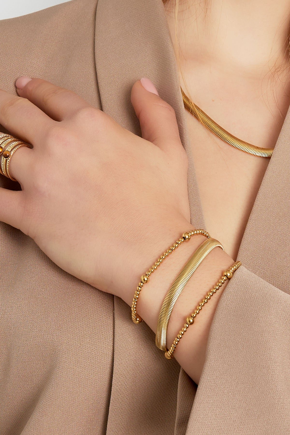 Juno - schakelarmband Goud aan pols