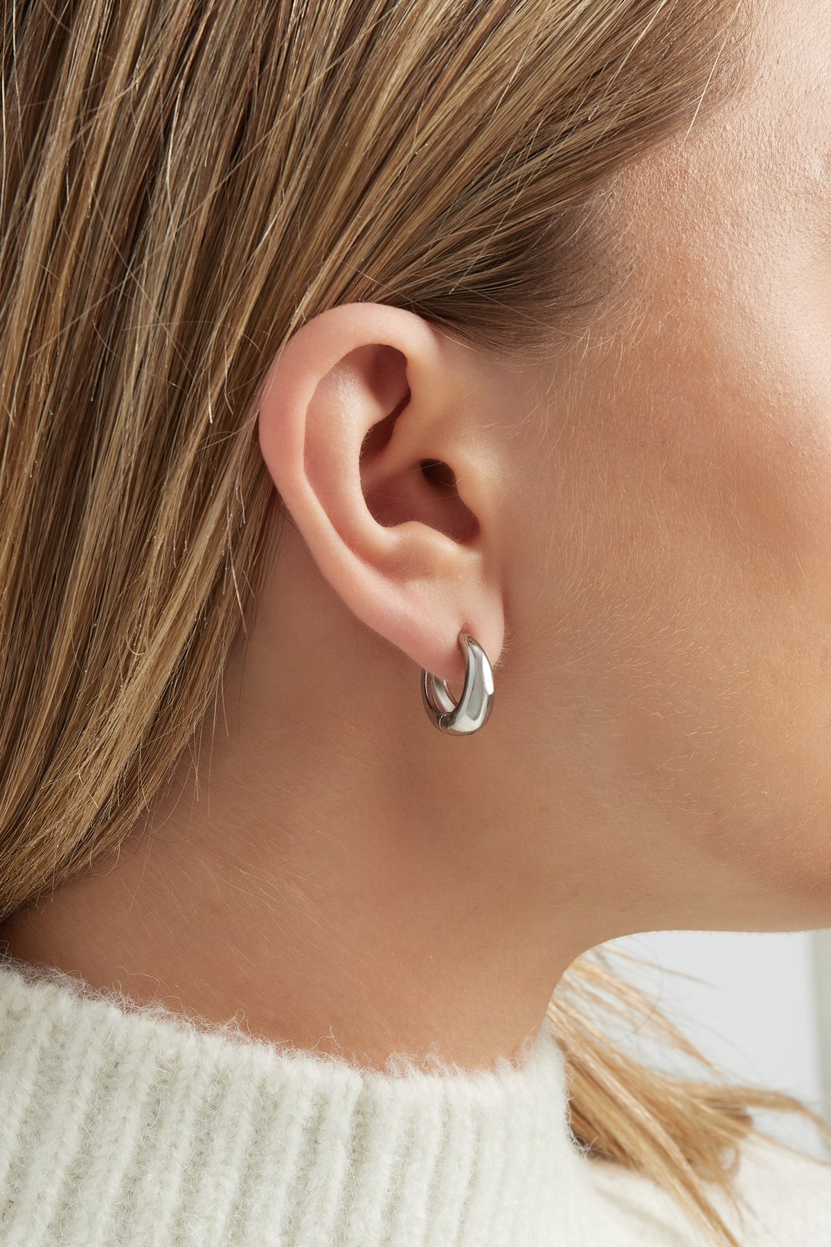 Maeve - hoops Zilver aan oor