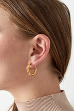 Bliss - studs gekleurd aan oor