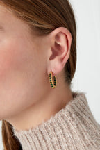 Bliss - studs gekleurd aan oor