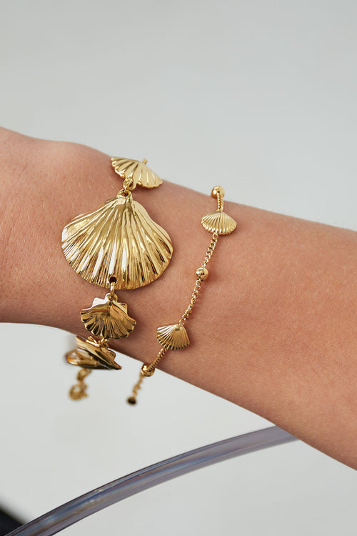 Vacay - bedelarmband Goud aan pols