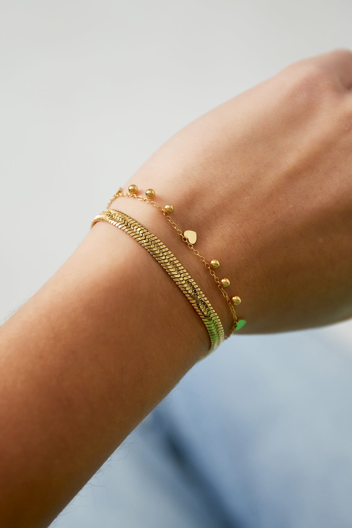 Twinkle - bedelarmband Goud aan pols
