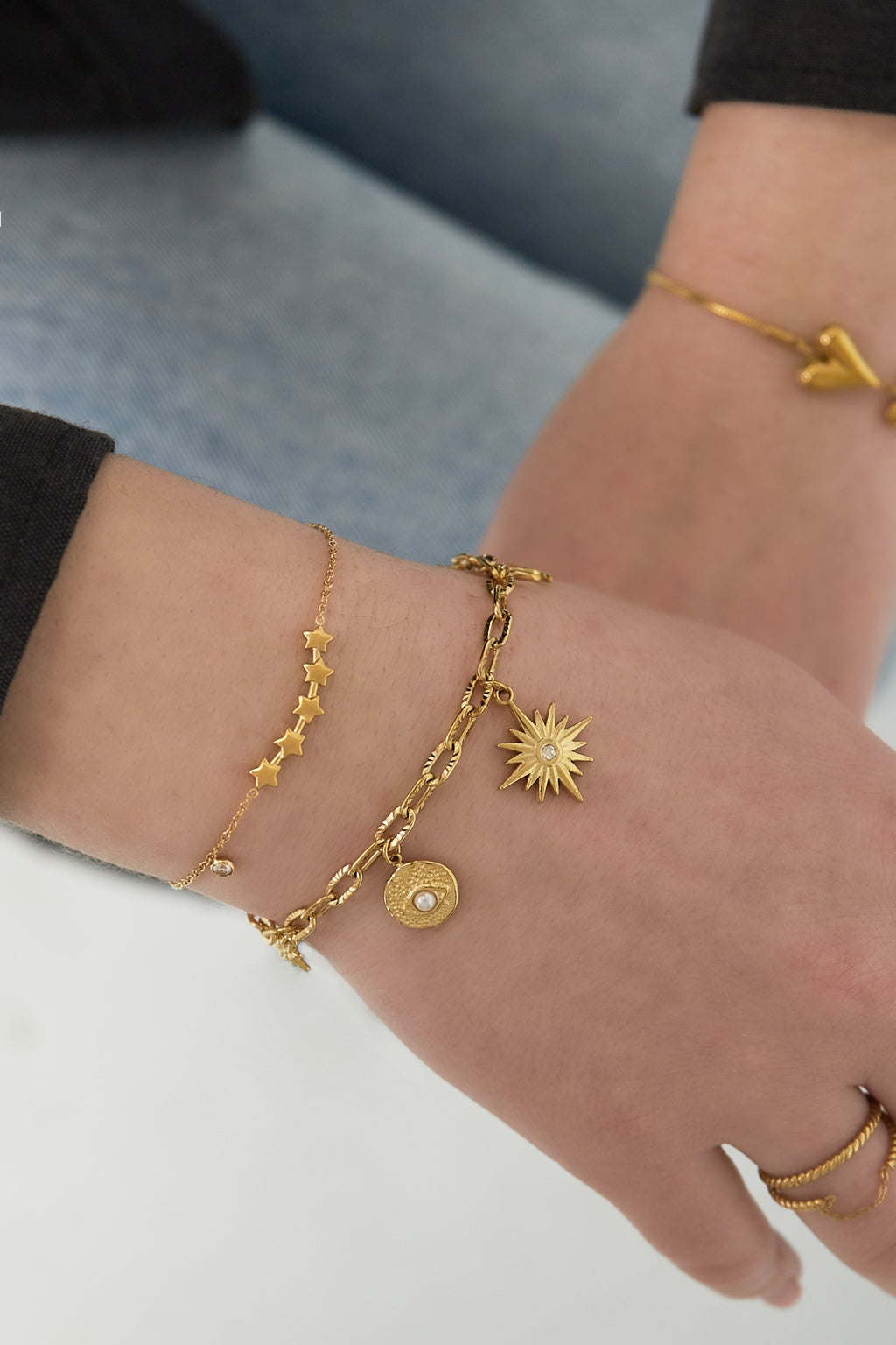 Little Galaxy - bedelarmband Goud aan pols