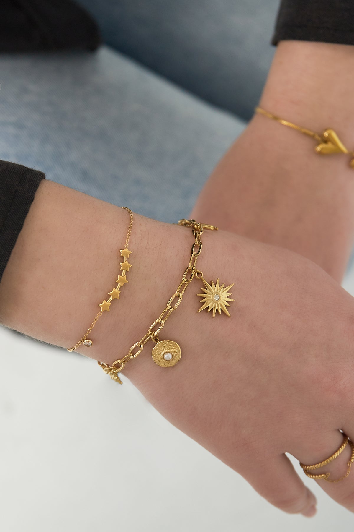 Little Galaxy - bedelarmband Goud aan pols