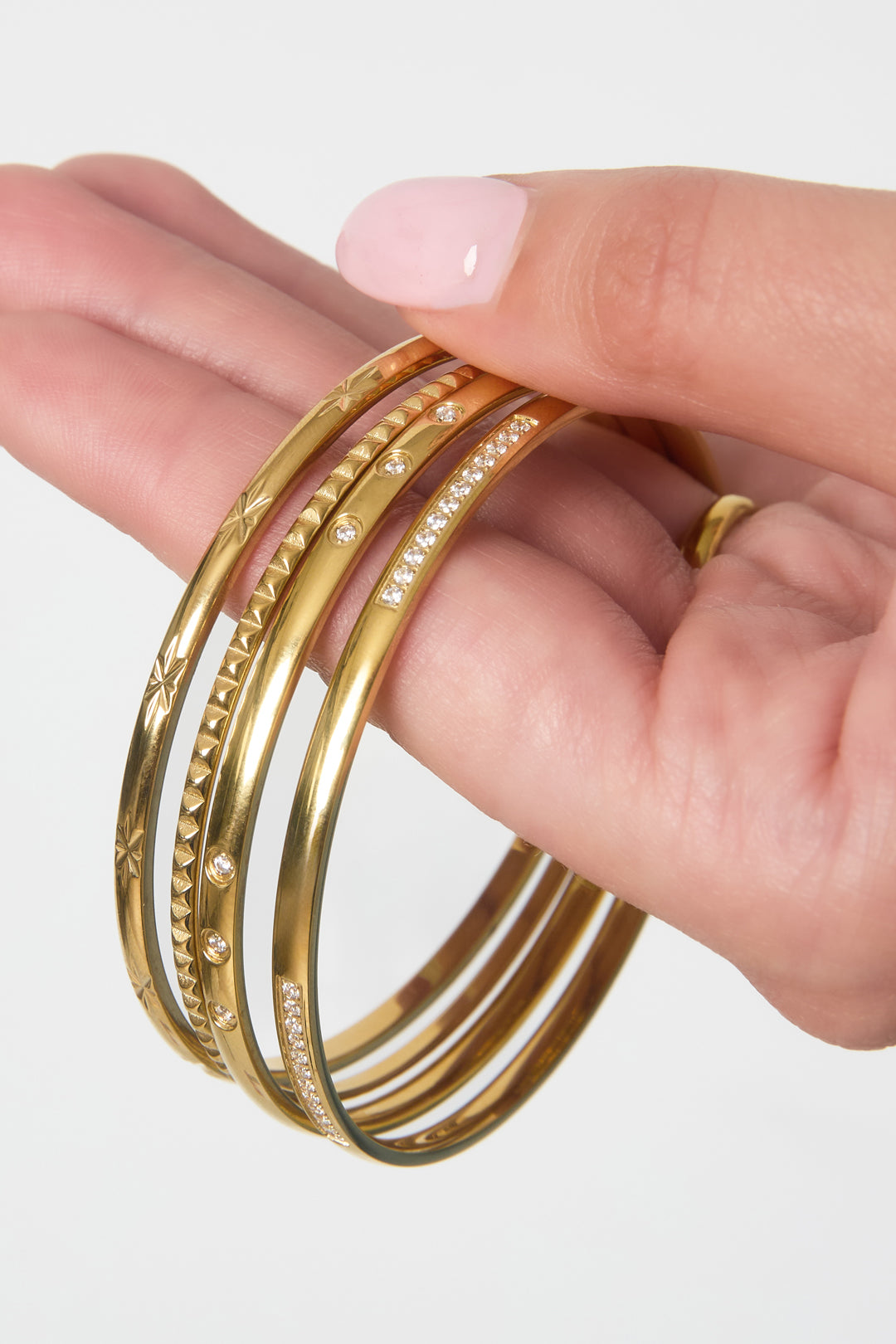 Stud - manchet armband Goud aan pols