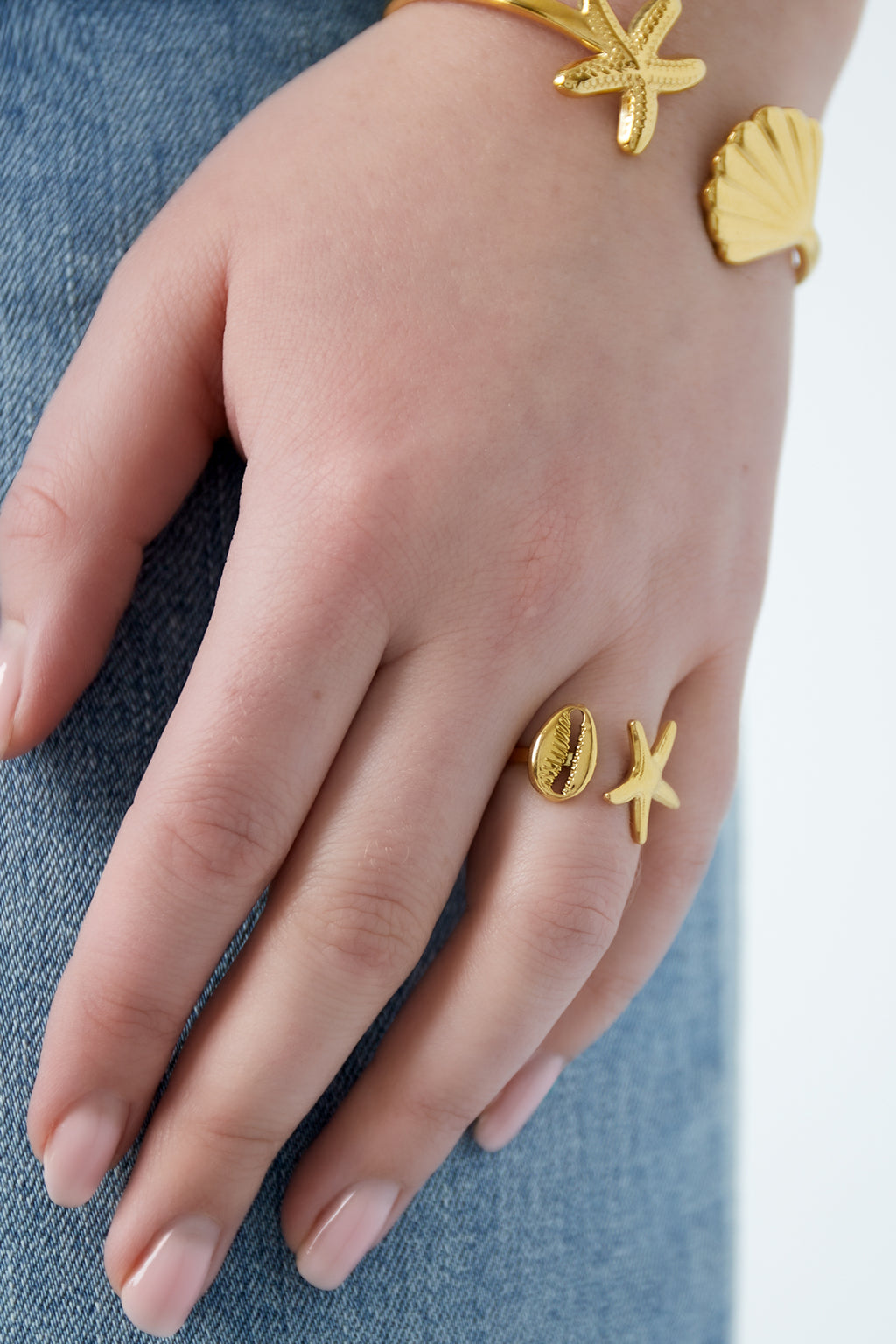 Ocean Breeze - statement ring Goud aan hand