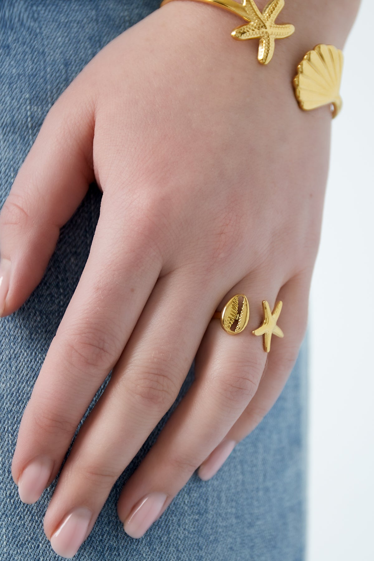 Ocean Breeze - statement ring Goud aan hand