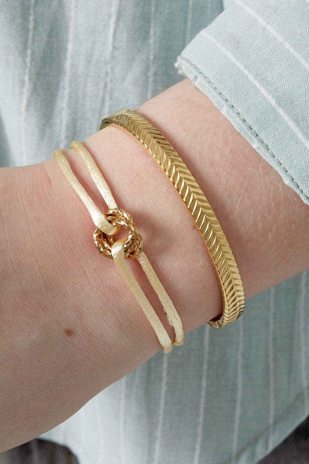 Sunbeam - bedelarmband gekleurd aan pols