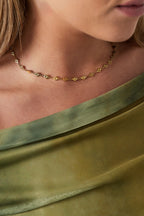 Ada - hanger ketting Goud aan hals