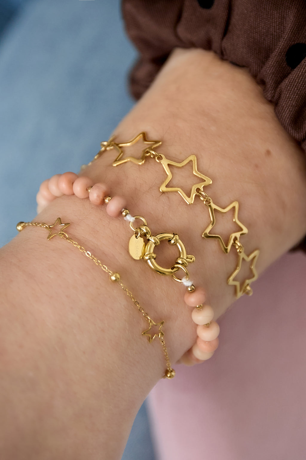Stellar - schakelarmband Goud aan pols