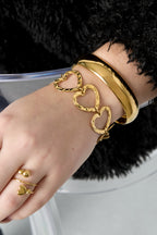 Lovie - schakelarmband Goud aan pols