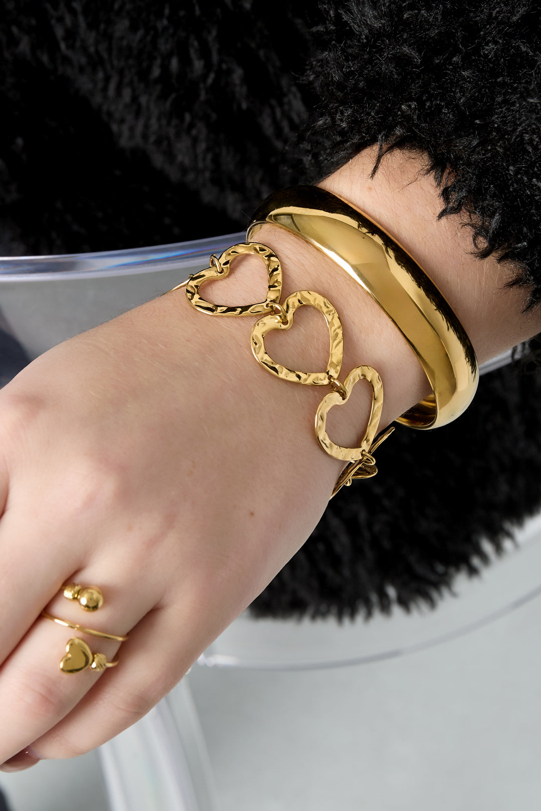 Lovie - schakelarmband Goud aan pols