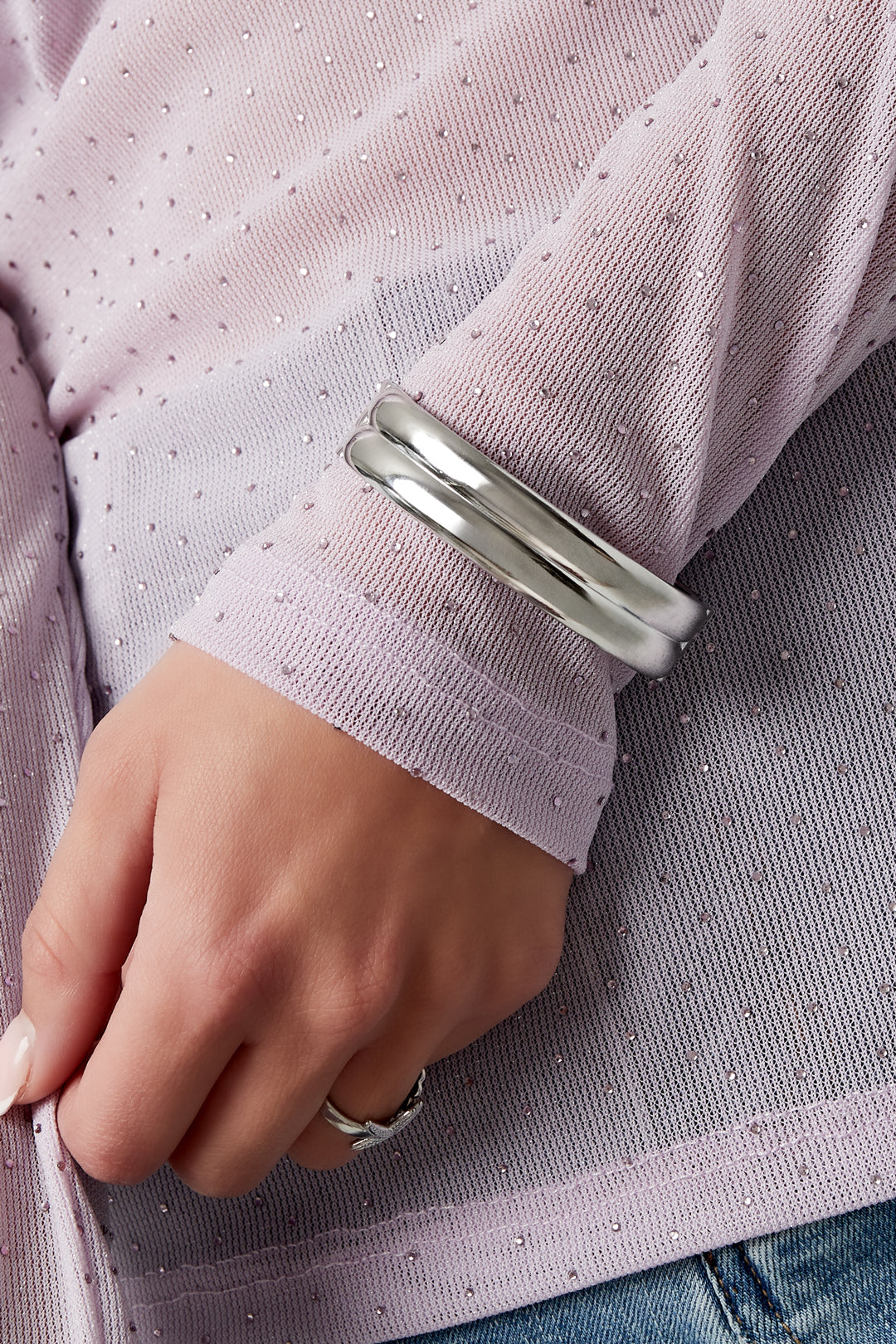 Bangle - manchet armband Goud aan pols