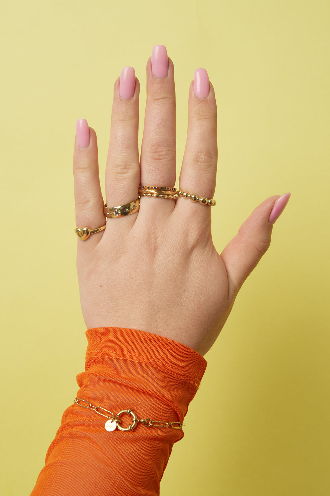 Pom - statement ring Goud aan hand