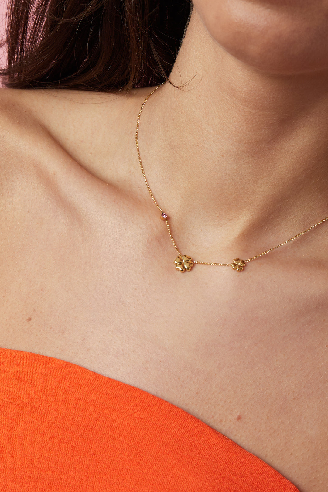 Felicia - hanger ketting gekleurd aan hals