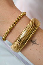 Boldine - manchet armband Goud aan pols
