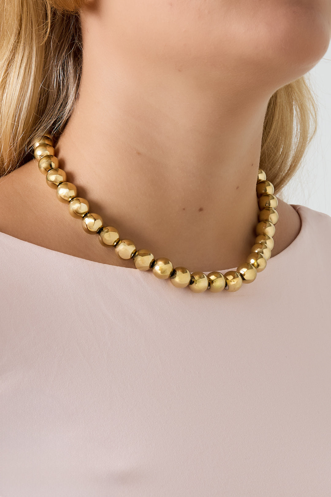 Alma - kralenketting Zilver aan hals