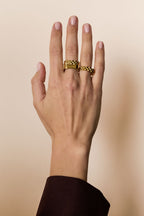 A Must - bandring aan hand
