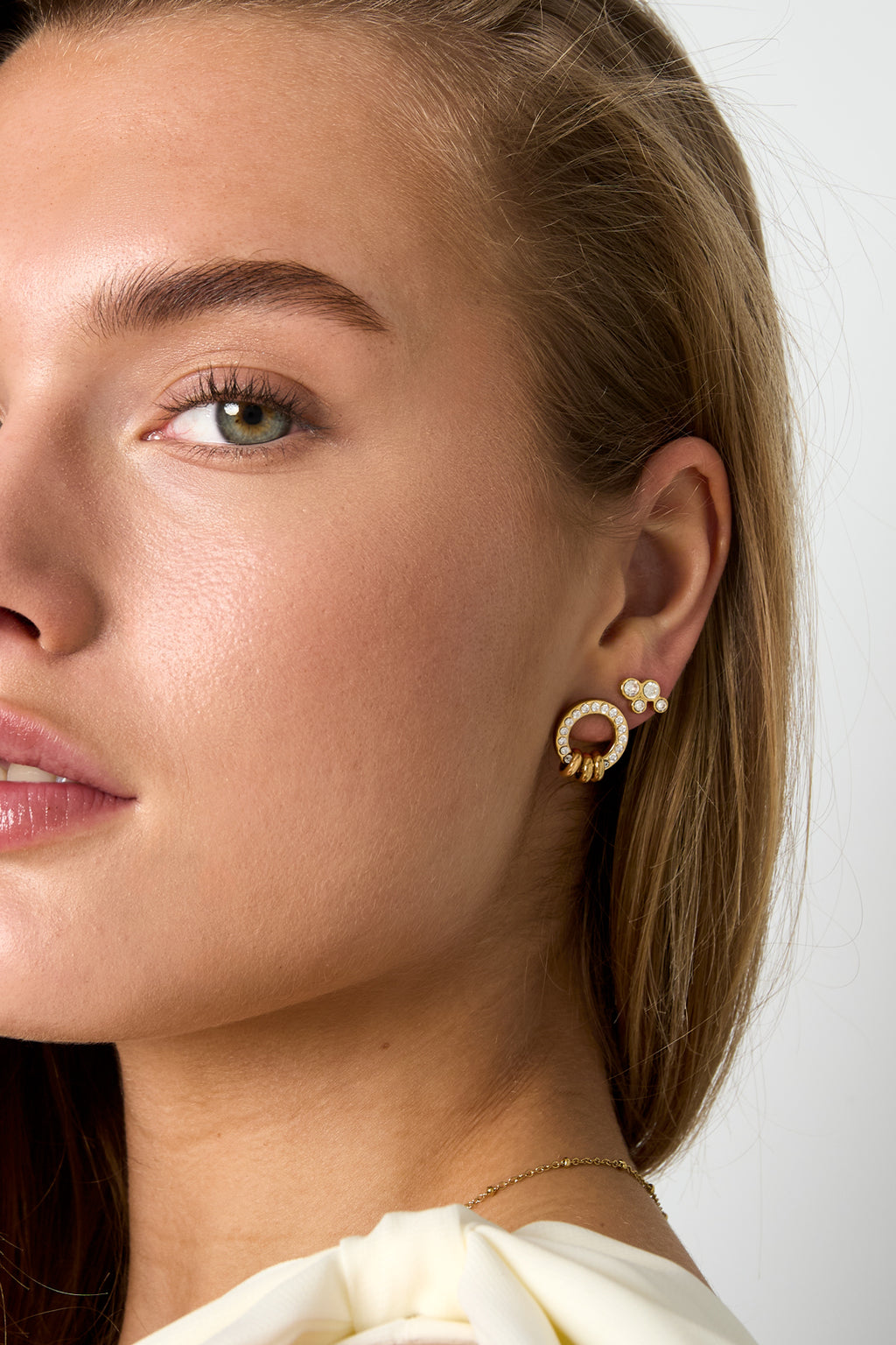 Mona - studs Goud aan oor