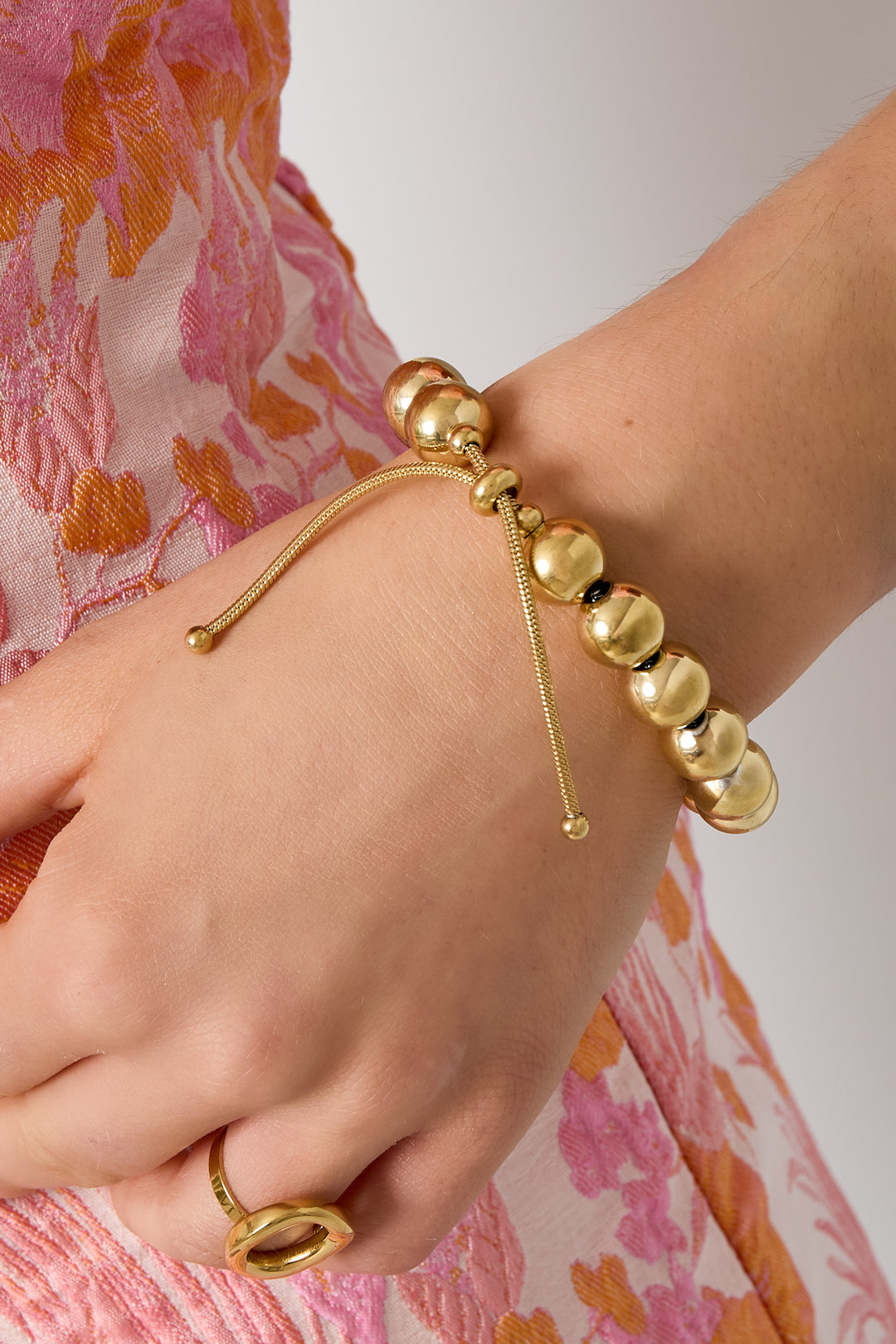 Bubble - schakelarmband Goud aan pols