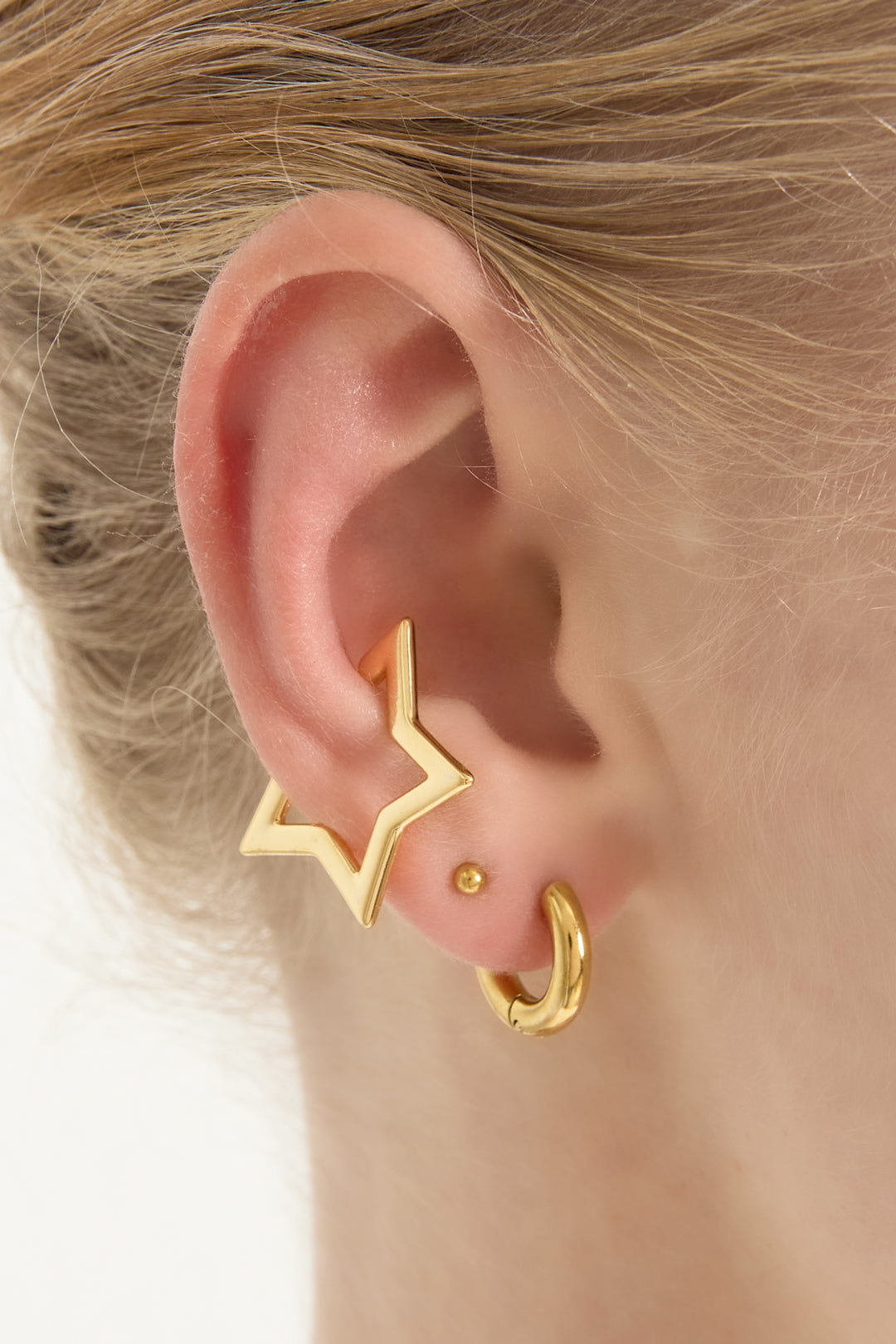 Glam Star - earcuff Goud aan oor